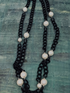 big-pearls-black-chains